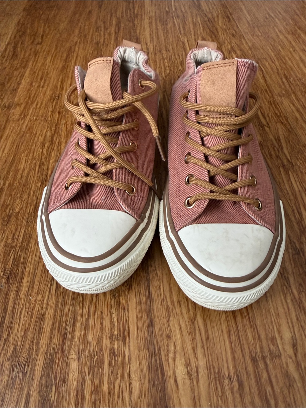 Very G Low-Top Canvas Sneakers in Dusty Rose with Tan Laces